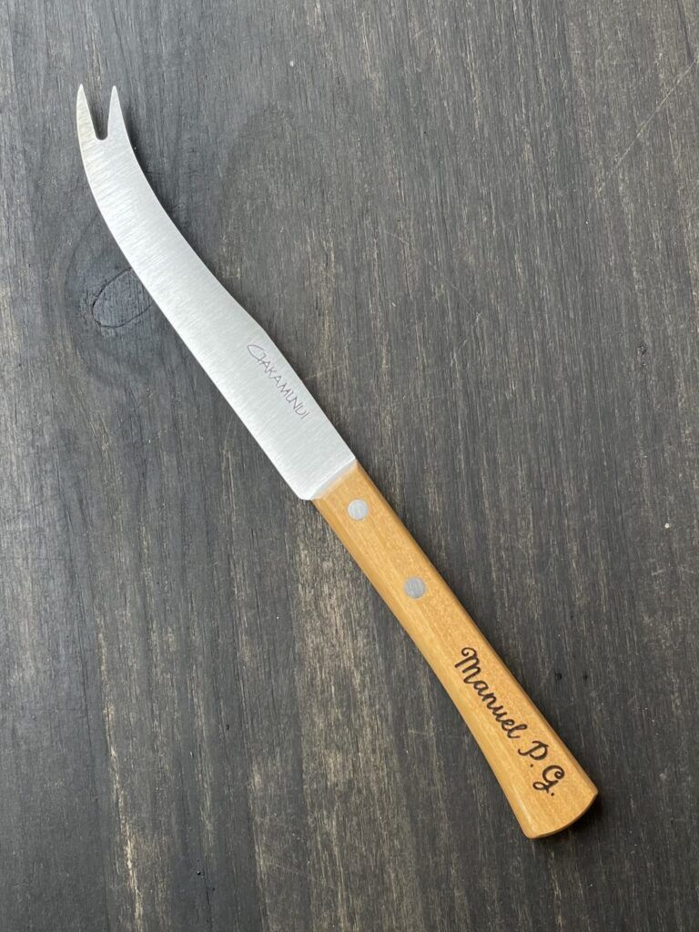 Lavirola CT Cuchillo queso boj grabado