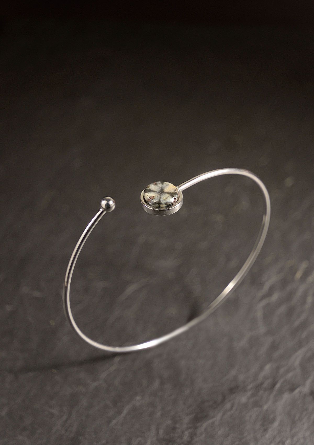 Lavirola quiastolita-pulsera-rigida-1-piedra