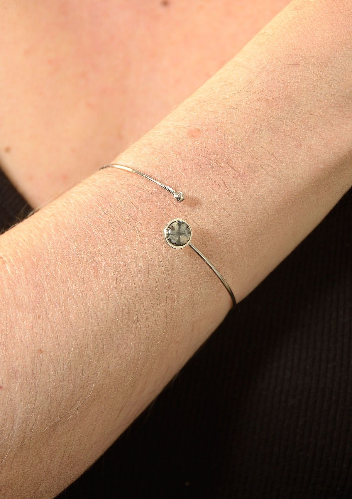 Lavirola quiastolita-pulsera-rigida-1-piedra
