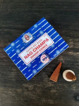 Lavirola Nag Champa incienso en conos