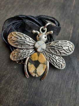 Lavirola Quiastolita Colgante abeja