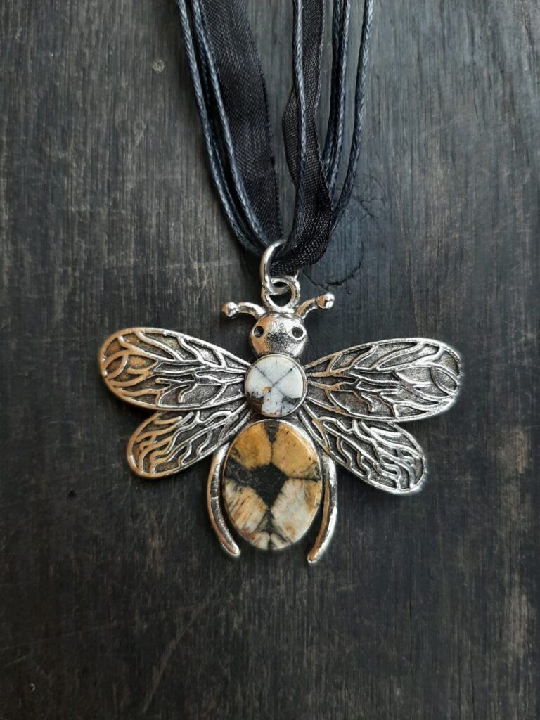 Lavirola Quiastolita Colgante abeja